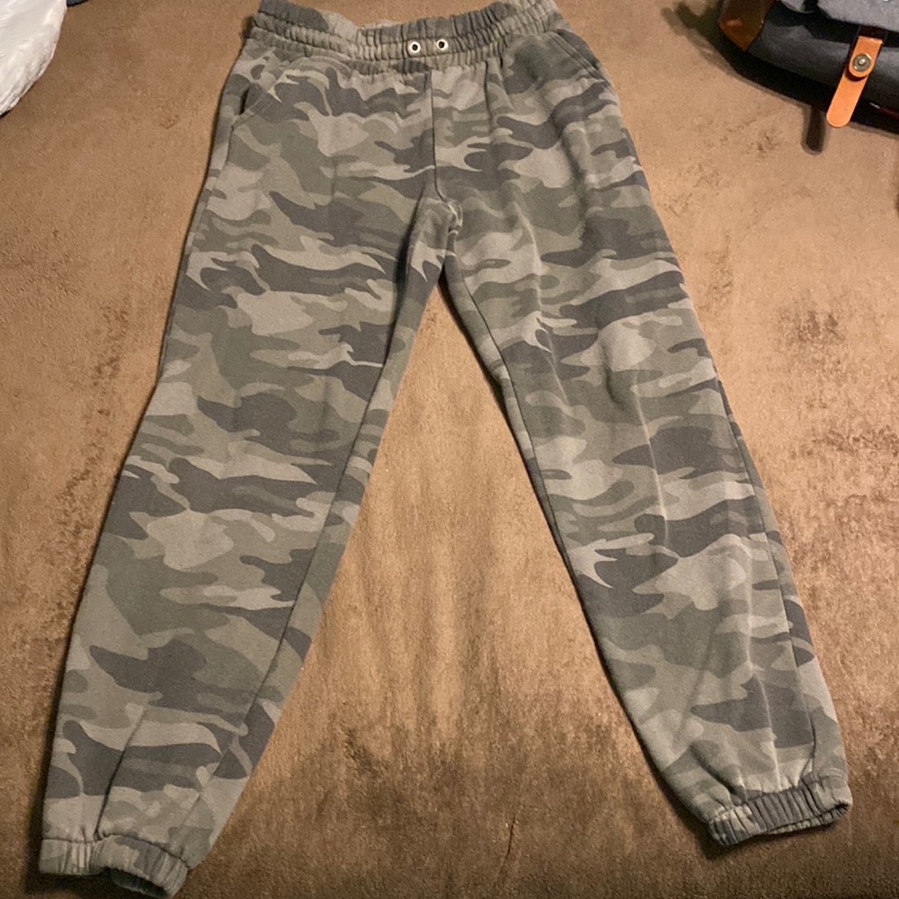 Camo sweatpants, S